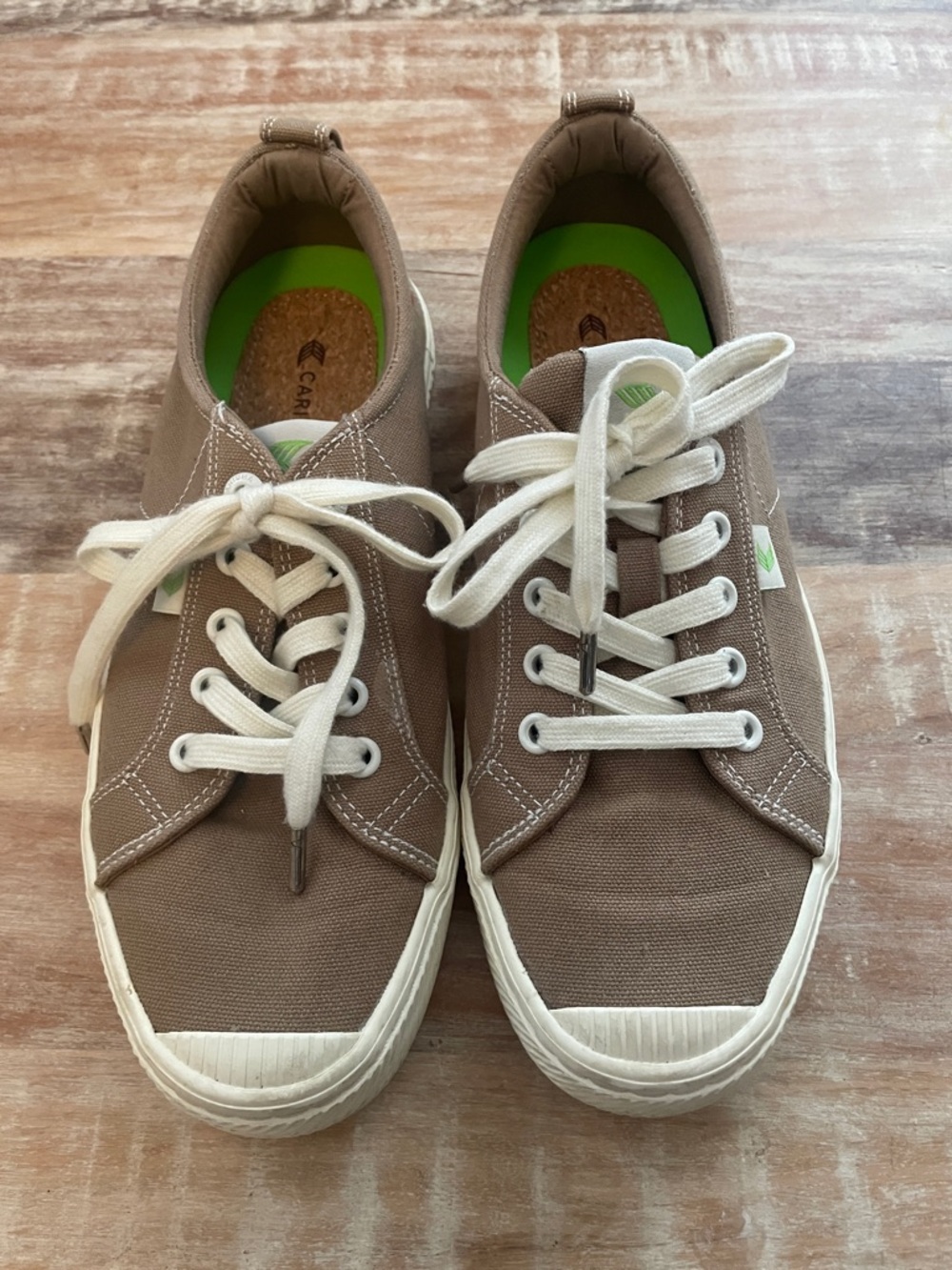 Cariuma OCA Low Sneakers